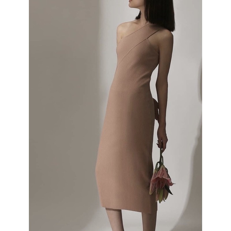 ส่งต่อ PAING Official รุ่น Vertical Dress สี Nude ชุดเดรสออกงานผ้ายืด ไหล่เดี่ยว สีนู้ด เรียบหรู