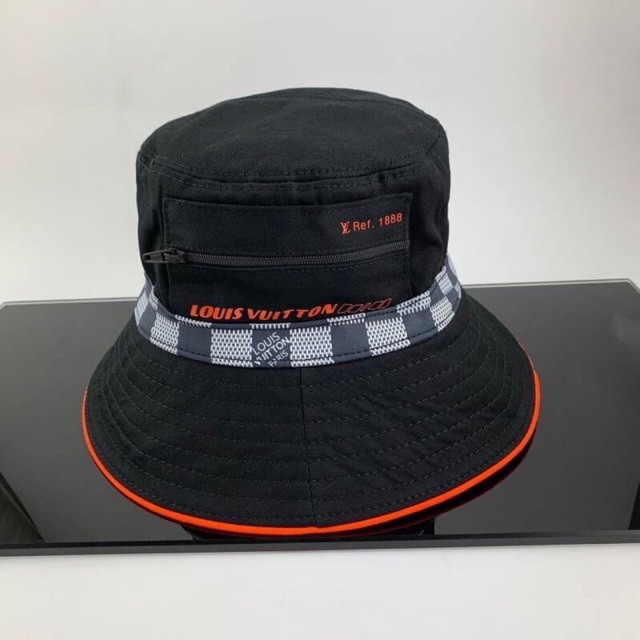 หมวก LV รุ่นใหม่