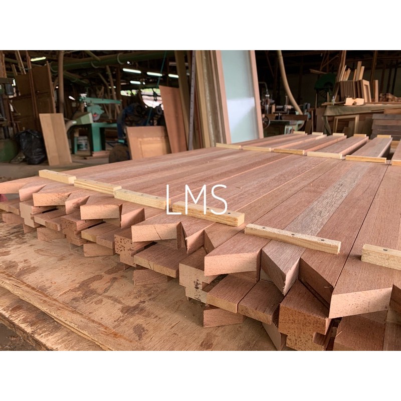 วงกบประตู ไม้เนื้อแข็ง 2x4 นิ้ว สามขา สำหรับบานเดี่ยวและบานคู่