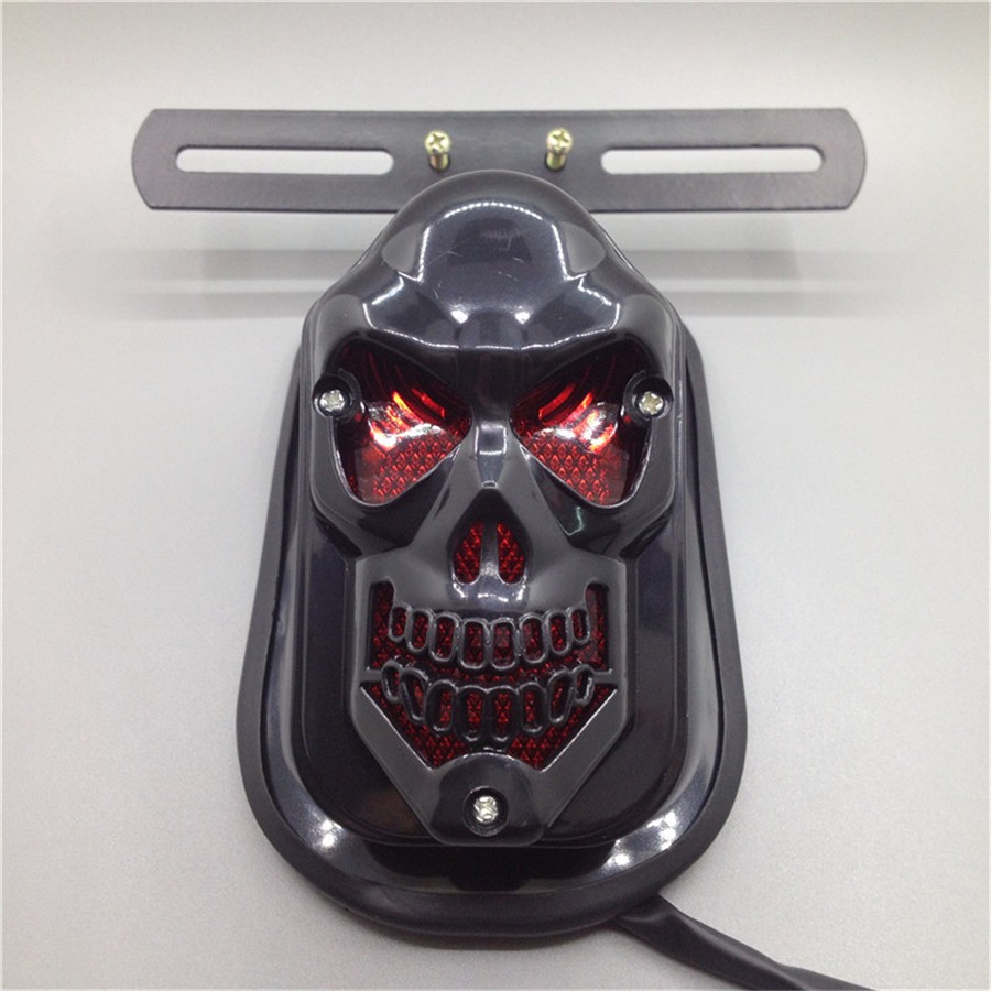 Universal รถจักรยานยนต์ Skull ไฟท้ายรถจักรยานยนต์เบรคหยุดโคมไฟสําหรับ Suzuki Chopper Cafe Racer Honda Kawasaki Yamaha