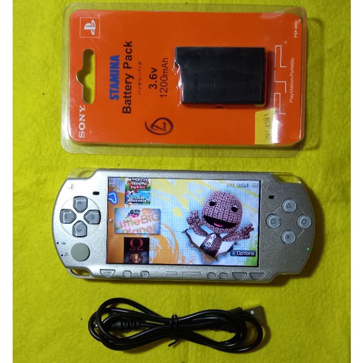 PSP 2000 เน้นเล่น เล่นผ่านเมม 32G เกมส์เต็มเมเม พร้อมเล่น sn 6310