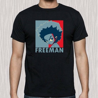 T-shirt  เสื้อยืด พิมพ์ลายโลโก้ The Boondocks Tv Series Huey Freeman สีดํา สไตล์ฮิปฮอป คลาสสิก โอเวอร์ไซซ์ สําหรับผู้ชาย