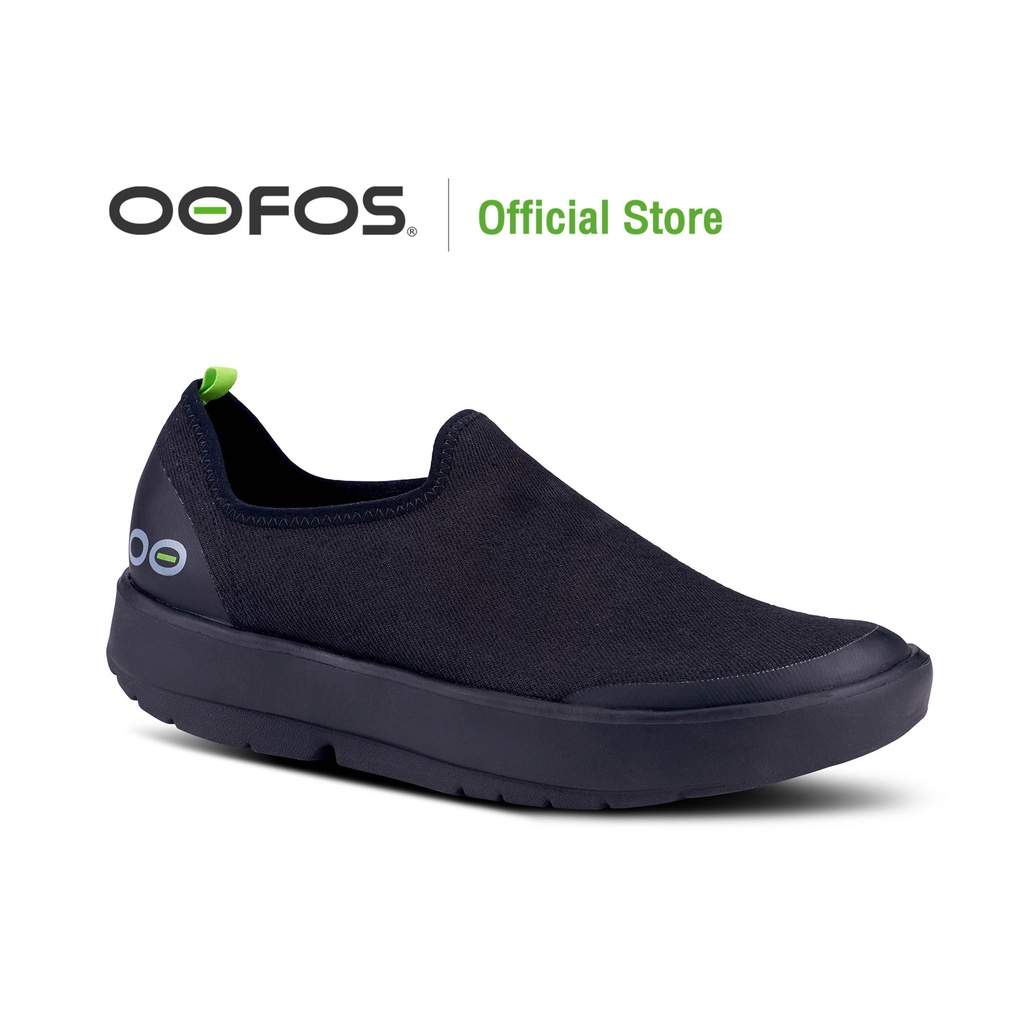 OOFOS OOMG WOMEN'S EEZEE LOW SHOE BLACK & BLACK รองเท้าเพื่อการฟื้นฟู