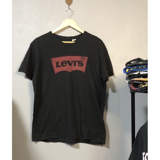 เสื้อยืดมือสอง Levi’s