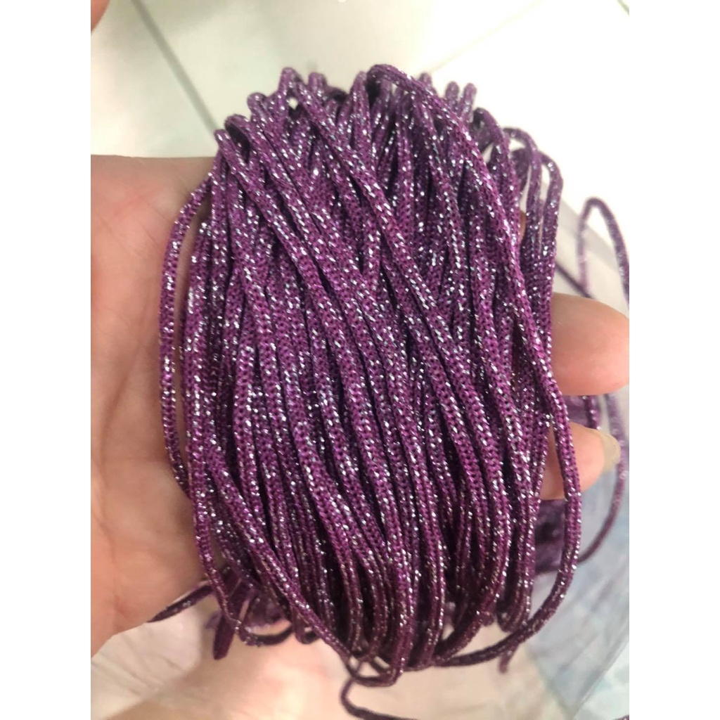 เชือกร่มดิ้นเงิน ขนาด 500g. หากลูกค้าต้องการสีอื่น ๆ  ทักทายสอบถามทางข้อความมาได้นะคะ ทางร้านทอเอง มีทุกสีค่ะ