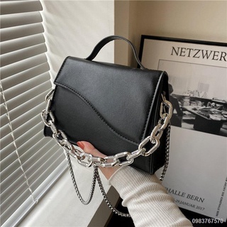 💫จัดส่งทันที✨Texture chain bag women s 2022 new fashion all-match small square bag women s hand-held messenger bag . กร