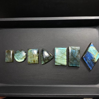 หินลาบราโดไรท์ เจียรทรงหลังเบี้ย (Labradorite Cabochon) Mixed Shape