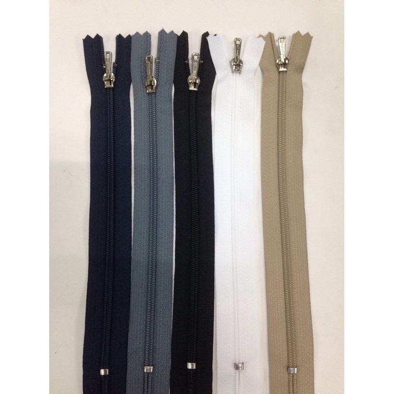 ซิปหัวเหล็ก YKK 7 นิ้ว 8 นิ้ว โหลละ 75 บาท (12 เส้น)