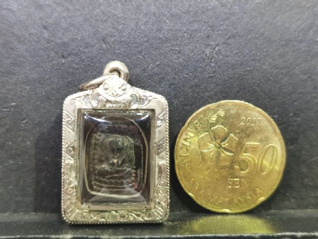 PHOR THAN DAENG WAT THONG DEE ( SG GOLOK ) BE:2495 PHRA PIDTA AMULET SMALL& SILVER WATERPROOF CASING