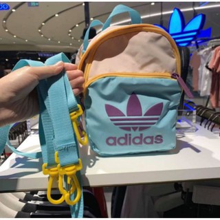 พร้อมส่ง🔥Adidas Originals Mini กระเป้าเป้สะพายหลังขนาด11 ซม. x 15.5 ซม. x 21 ซม.