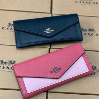 COACH SOFT WALLET BAG
กระเป๋าสตางค์ใบยาว