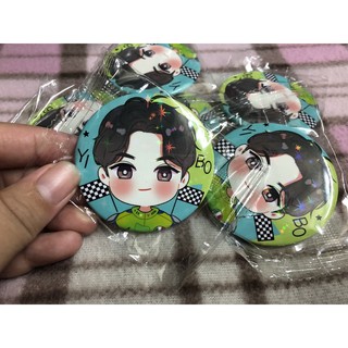 พร้อมส่ง เข็มกลัด Yibo และ Xiaozhan และBoZhan เคลือบโฮโลแกรมดาว และ กลิตเตอร์  ขนาด 5.8