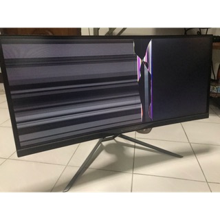 Acer predator x34 ขนาด 34” จอโค้ง หน้าจอแตกด้านใน