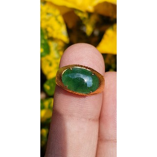 แหวนหยก 翡翠戒指 (Jadeite ring) 1.56 กะรัต (Cts.) ดิบ ไม่ผ่านการปรับปรุง (Type A) พม่า (Myanmar)