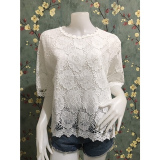 เสื้อลูกไม้ ลายดอก เสื้อสาวอวบ แขนสามส่วน คอกลม  รอบอก46-52นิ้ว รุ่น4605-5205