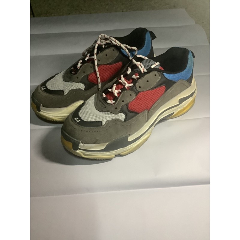 รองเท้า balenciaga triple s ของเลียนแบบแท้