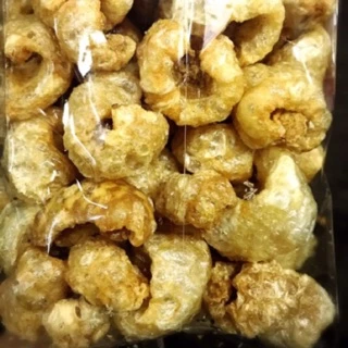 แคบหมูติดมัน by ร้านศรีพรรณ ตลาดวโรรส เชียงใหม่