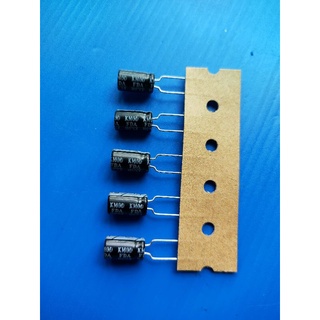 C.คอนเดนเซอร์ 100 uF 25 V (ราคาตัวละ 25 บาท)