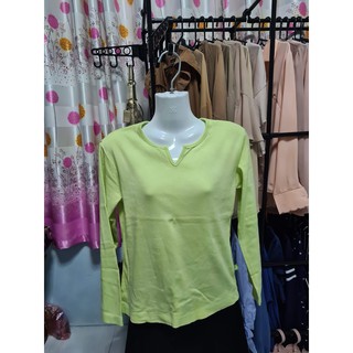 เสื้อแขนยาวสีเขียว มือ2