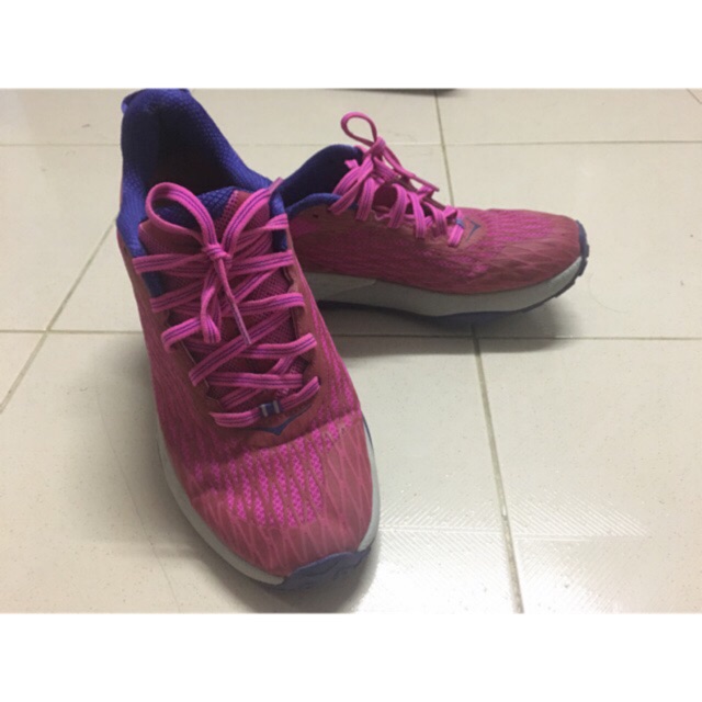 รองเท้าวิ่งเทรล HOKA One One รุ่น HOKA SPEED INSTINCT สีชมพู *มือสองสภาพดีมาก ผู้หญิงใส่*