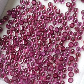 ( 1 ชุด มี 25 เม็ด ) โรโดไลท์ การ์เน็ท ( Rhodolite Garnet ) ทรงกลม หลังเบี้ย ขนาด 3มิล พลอย พลอยแท้ หิน หินแท้ โกเมน