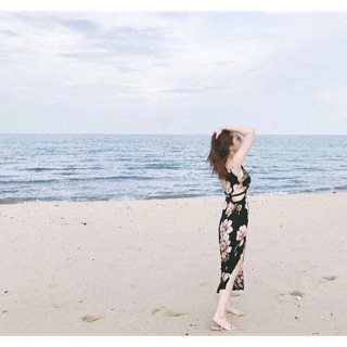 เดรสลายดอก สุดแซ่บ เว้าเอว และแต่งสายคาดเอว  sexy เล็กๆ เนื้อผ้าพริ้วหนามีซับด้านในอย่างดี ผ่า2หน้าข้าง มีซิปหลัง