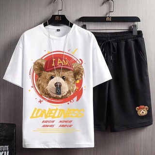 เสื้อยืดแขนสั้น พิมพ์ลายหมี และกางเกงห้าส่วน ทรงหลวม สําหรับผู้ชาย และคู่รัก มีสองชิ้น