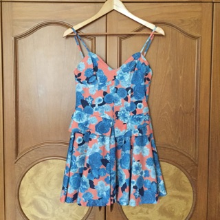 Used Once Short Floral Dress เดรสสั้นลายดอก สีส้มและฟ้า