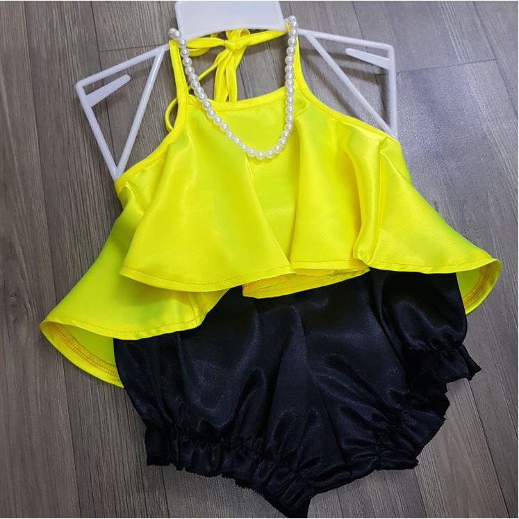 สีเหลือง เสื้อชั้นในสตรี 2 ชิ้น ชุดเด็กผู้หญิงรวมกับกางเกงขาสั้นน่ารักมาก วัสดุผ้าไหมคุณภาพสูง 8-22 