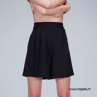 VICKTEERUT Pleated Waistband Shorts กางเกงขาสั้นสีดำ