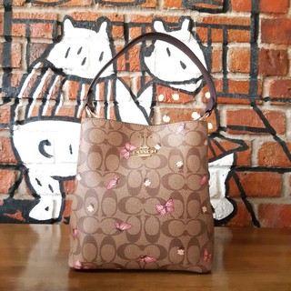 กระเป๋าCOACH 2311 SMALL TOWN BUCKET BAG IN SIGNATURE CANVAS WITH BUTTERFLY PRINT(Factory outlet)