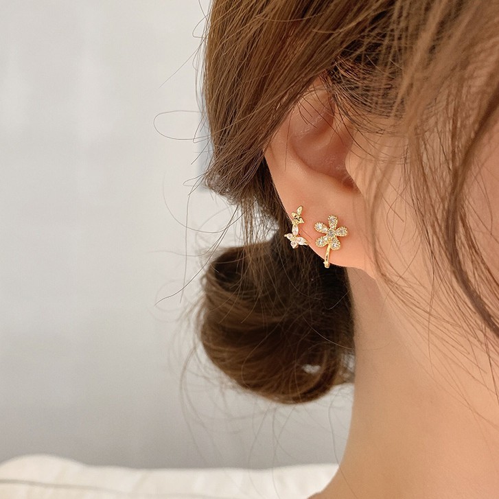 ✨ซูซาน✨ต่างหูเข็มเงิน รูปผีเสื้อ ดอกไม้ ประดับเพชรเทียม ขนาดเล็ก เข้ากับทุกการแต่งกาย สไตล์เกาหลี สําหรับผู้หญิง และนักเรียน