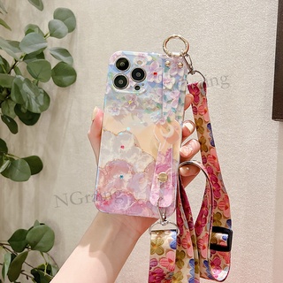 พร้อมส่ง ใหม่ เคสโทรศัพท์มือถือ ซิลิโคนนิ่ม ลายภาพวาดสีน้ํามัน รูปดอกซากุระ พร้อมสายคล้องข้อมือ สําหรับ IPhone 13 13Pro 12 11 Pro Xs Max X