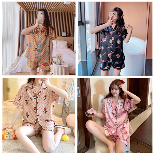 🔥ราคาส่ง🔥ชุดนอนคอปก ผ้าซาติน แขน-ขาสั้น ชุดนอนลายการ์ตูน ชุดนอนลายน่ารัก ชุดนอนผ้าซาติน1005