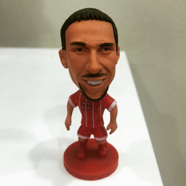 รูปปั้นของ RIBERY (BM) เครื่องเล่นไบเออร์
