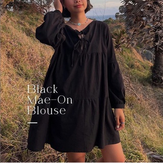 Black Mae-On Blouse เสื้อผ้าฝ้ายผูกโบว์สีดำ (b01)