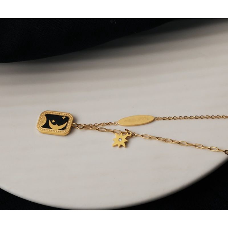 TTN5646 - สร้อยคอไทเทเนียม Moon black tag (ขาว/เหลือง)