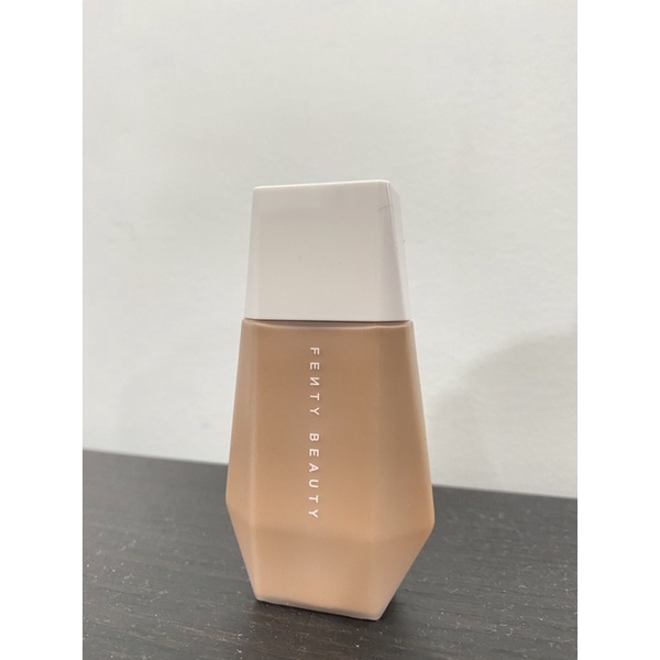 (ส่งต่อ)** FENTY BEAUTY - Eaze Drop Blurring Skin Tint Foundation #10
