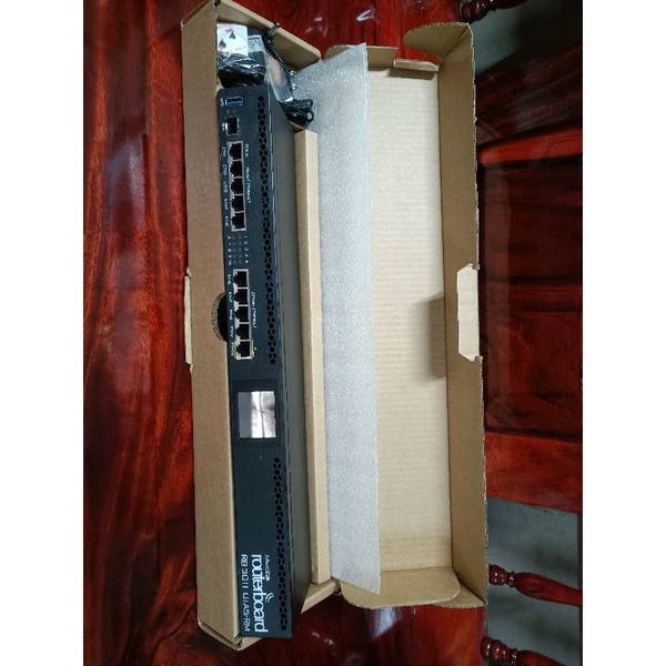 Router Mikrotik RB3011