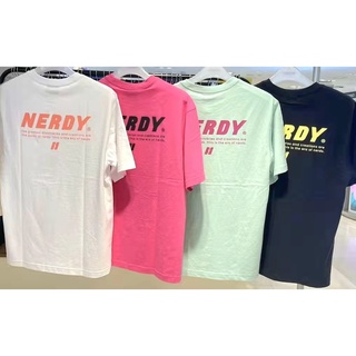 [NERDY] ของแท้ 100% เสื้อยืดแขนสั้น สวมใส่สบาย ลายสโลแกนด้านหลัง