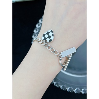 สร้อยมมือจี้หัวใจ Black and White Heart &amp; Geometric Charm Bracelet