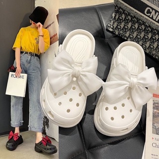 💦พร้อมส่ง💦รองเท้าทรงครอส Crocs รองเท้าแตะแบบสวมหัวโต ติดโบว์น่ารัก มีสายรัดส้นใส่แล้วหรูหรามากจ้า