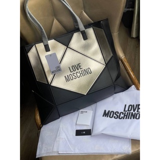 🎊💖🌇🚜@2,690.-📍(ลดพิเศษ 7 %) 💯 🛒🛒Big Discount 2022🛒🛒Love Moschino Geometric Shopper With Logo In Black