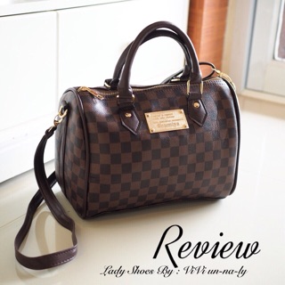 พร้อมส่ง  กระเป๋าก็อปแบรนด์ลายหลุยDamier ทรงหมอน ฮิตเวอร์ จุของได้ค่อนข้างเยอะด้านในมีช่องซิปเล็ก มี