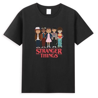 เสื้อยืดสีดำอินเทรนด์เสื้อยืดลําลอง แขนสั้น พิมพ์ลาย Stranger Things คุณภาพสูง เหมาะกับฤดูร้อน สไตล์คลาสสิก สําหรับผู้ชา