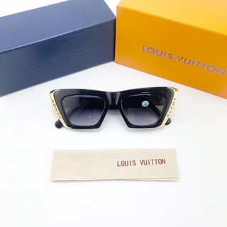 LOUIS VUITTON LV MOON CAT EYE SUNGLASSES GOLD METAL MONOGRAM TRIM แว่นกันแดดแบรนด์หลุยส์วิตตอง ทรงแคทอาย ขอบทอง แอลวี