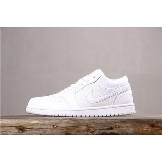 ✇✐✱NIKE Air Jordan 1 Triple White 1 Low Toe รองเท้าผ้าใบกีฬาสำหรับบุรุษและสตรี