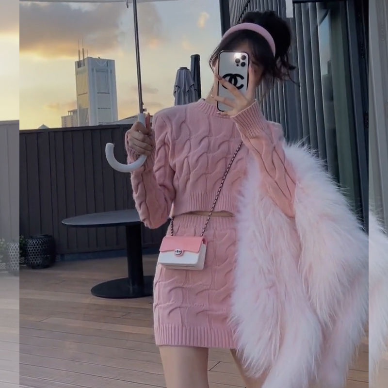 ชุดเซต2ชิ้น Pure desire ชุดเซตไหมพรม เสื้อครอปแขนยาว+กระโปร่งไหมพรม น่ารักสไตล์​เกาหลี สาวเซ็กซี่ เรียบหรูดูแพงมาก