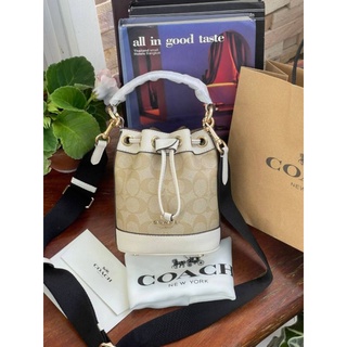 🎊💖🌇🚜@1,830.-📍(ลดพิเศษ 7 %) 💯 🛒🛒Big Discount 2022🛒🛒COACH DEMPSEY DRAWSTRING SMALL BUCKET IN SIGNATURE