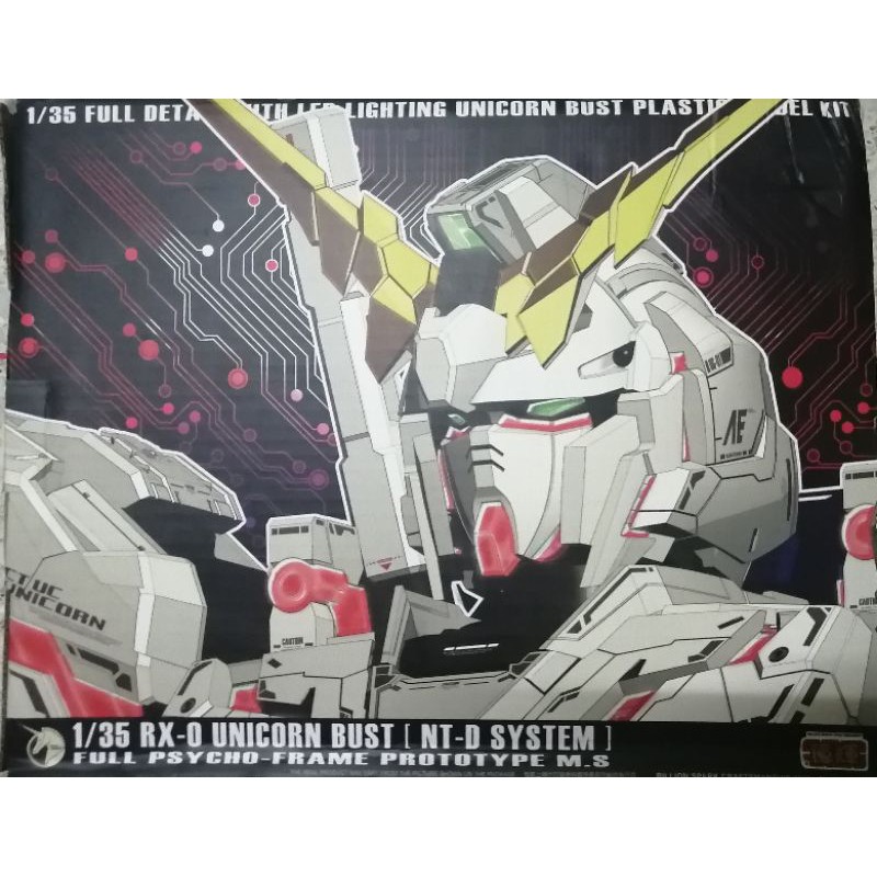 1/35 RX-0 Unicorn Gundam Head Bust (Red psycho frame) [Yihui]